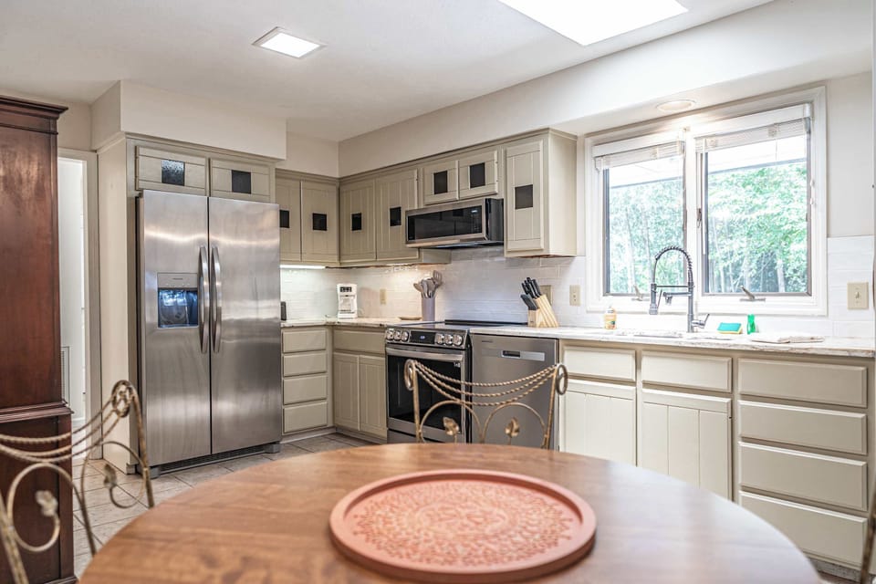 Cook, Dine & Gather in This Bright & Open Kitchen