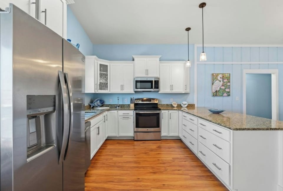 All modern appliances to make meal preparation a breeze.