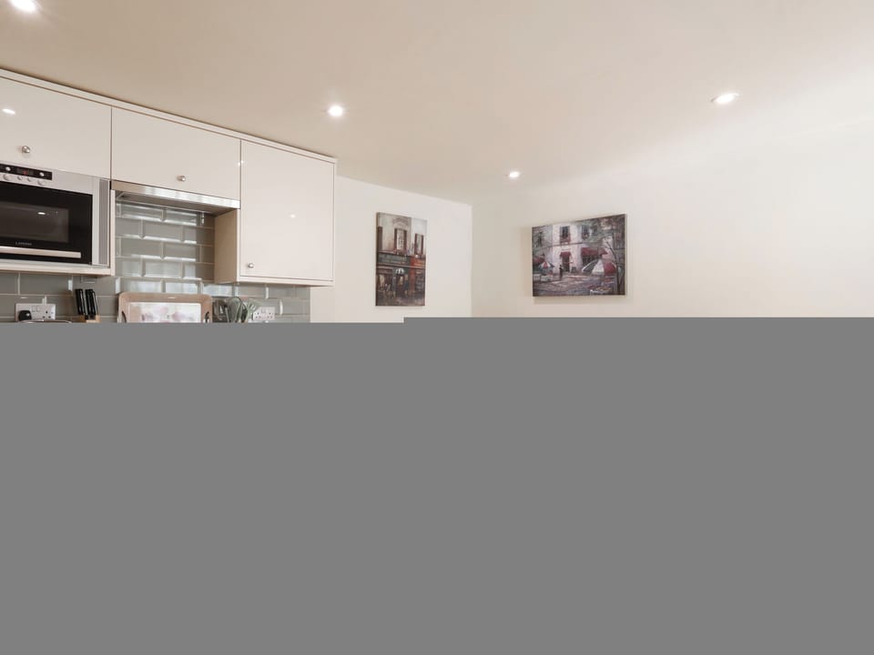 Open plan living space | Court Cottage - Little Court Cottages, Gloucester