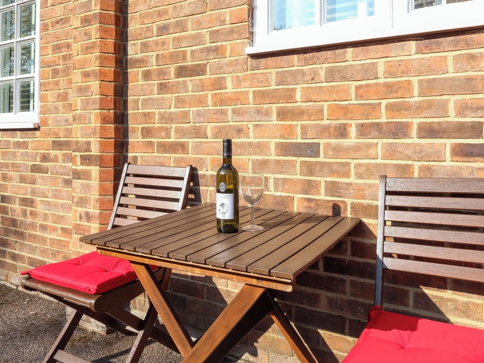 Sitting-out-area | Court Cottage - Little Court Cottages, Gloucester