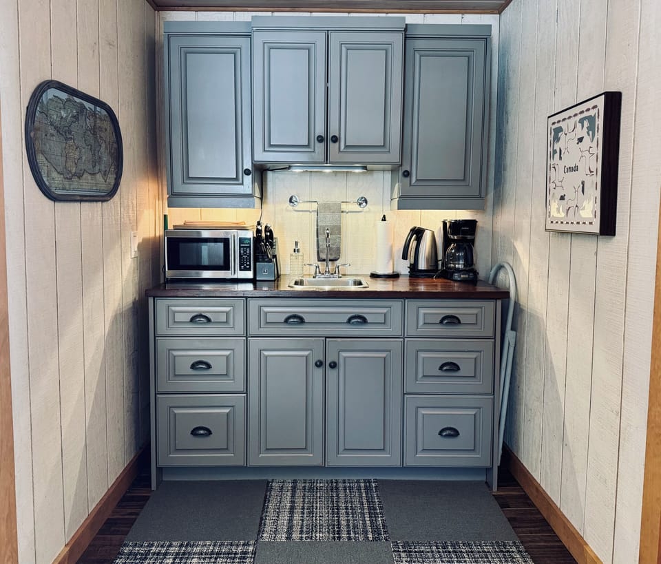 Cute kitchenette has all you'll need for your stay! Drip coffee maker, kettle.