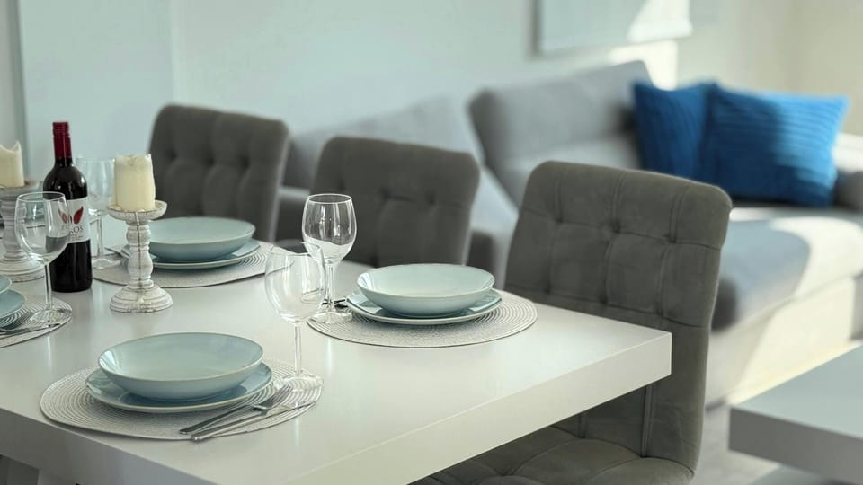 Dining Table Details