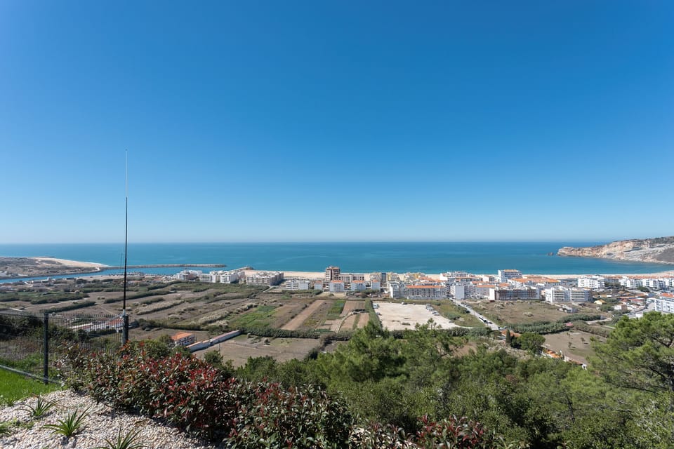 Flat on the Portuguese Silver Coast, 2 bedrooms, sea view, shared pool. Easy access to Nazaré beach. Ideal for a memorable holiday. SCH