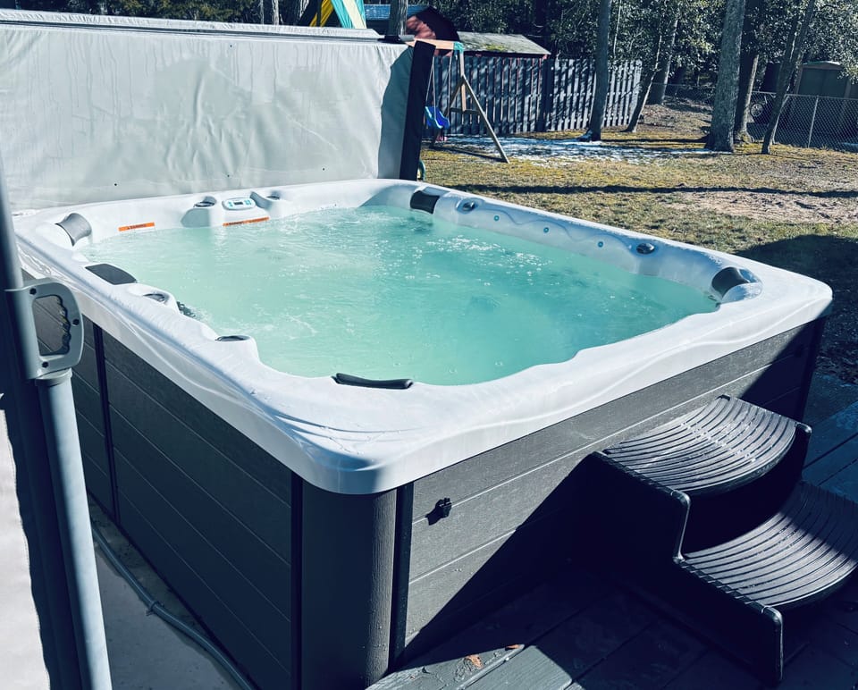 Brand new 10- 12 person master spa