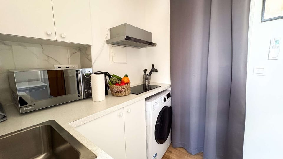 01 : bedroom