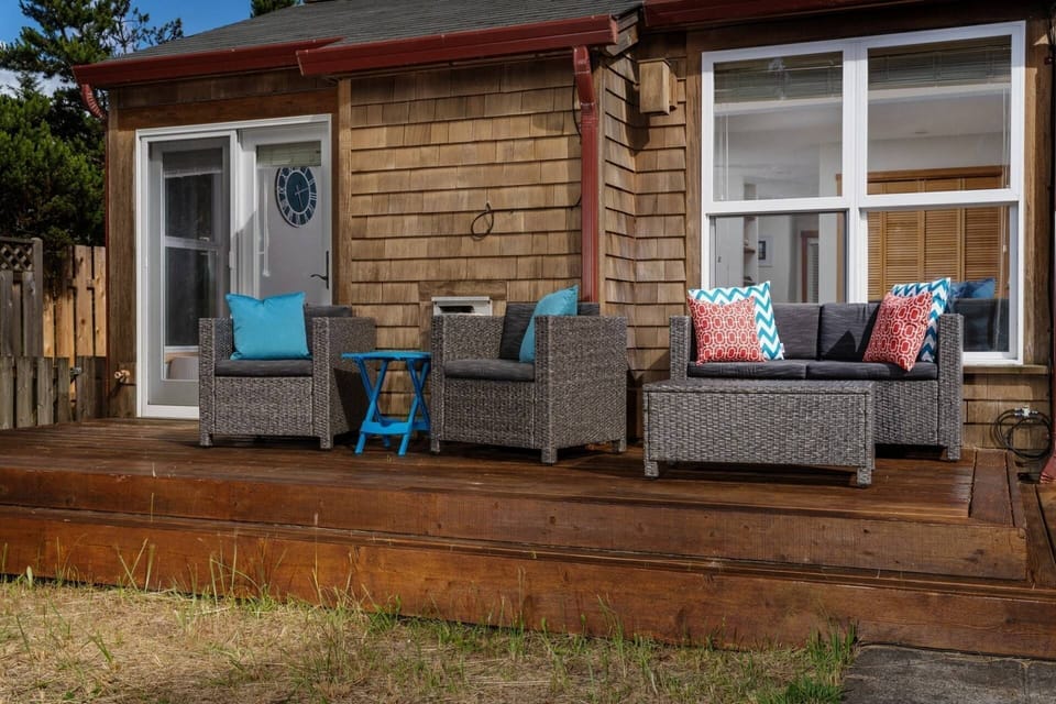 Fenced in yard on the side for the dog, nice walking trails in the village, a short walk to the beach, restaurant and the store.  -Sunny D.