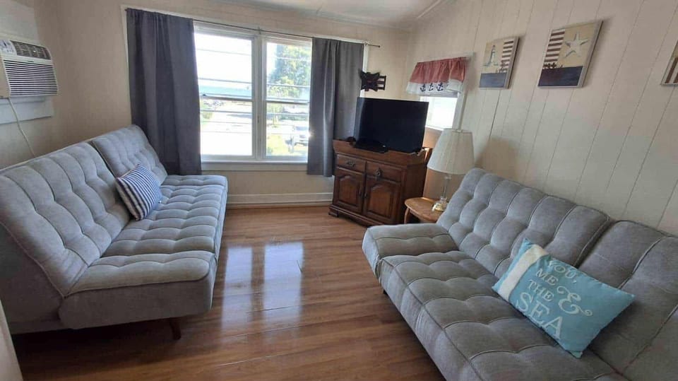 Additional accomodations in living room