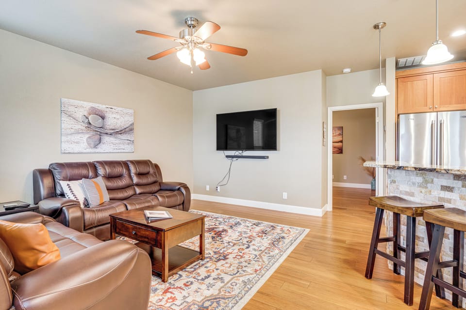 Living Room | Single-Story Unit | Queen Sleeper Sofa | Central A/C & Heating