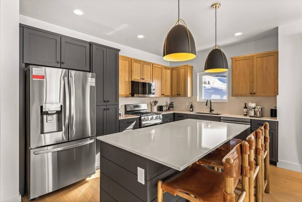 Spacious Fully stocked Kitchen