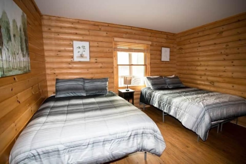 Secondary Bedroom Two Queen Beds