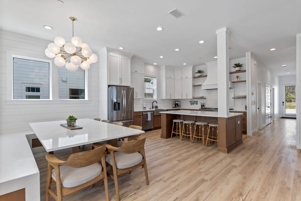  Dining area with L-shaped bench seating for 14-16, plus 4 additional island seats