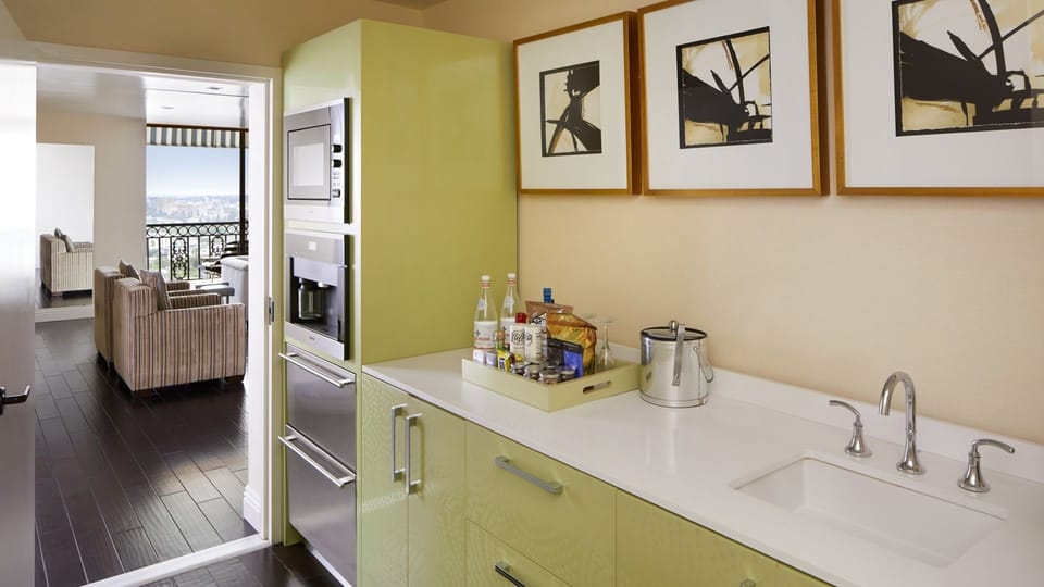 Pour drinks and prep snacks with sleek in-suite convenience.