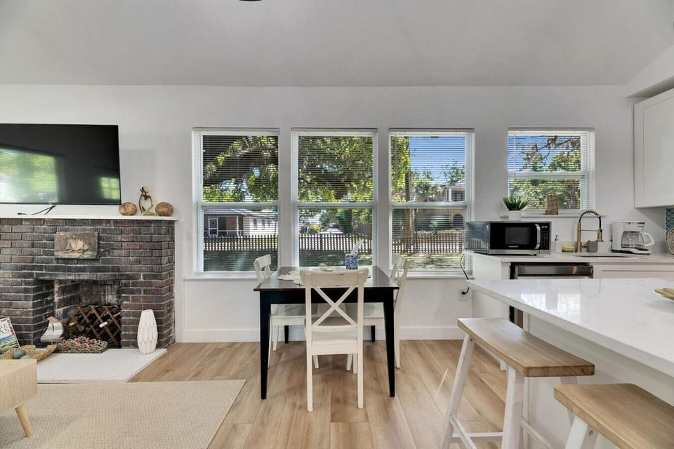 Gorgeous Kitchen with Brand New Appliances
