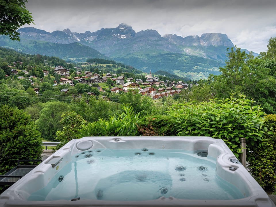 Jacuzzi & view