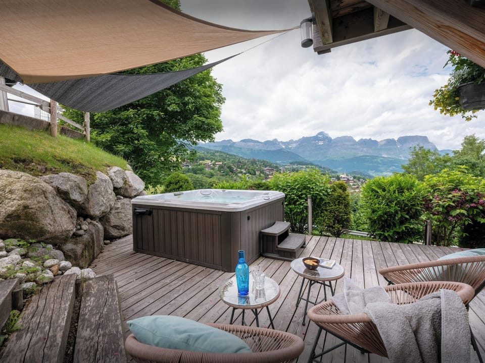 Terrace & jacuzzi & view