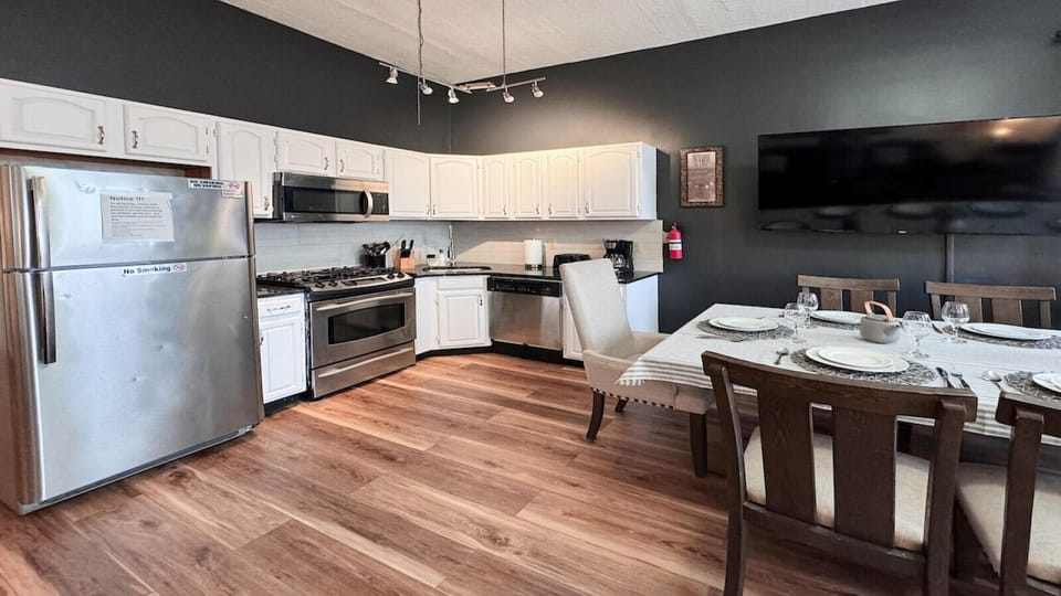 Kitchen area / dining area