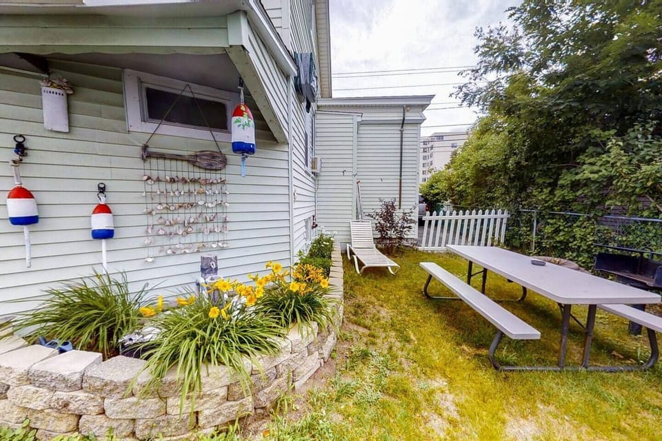 this yard is shared