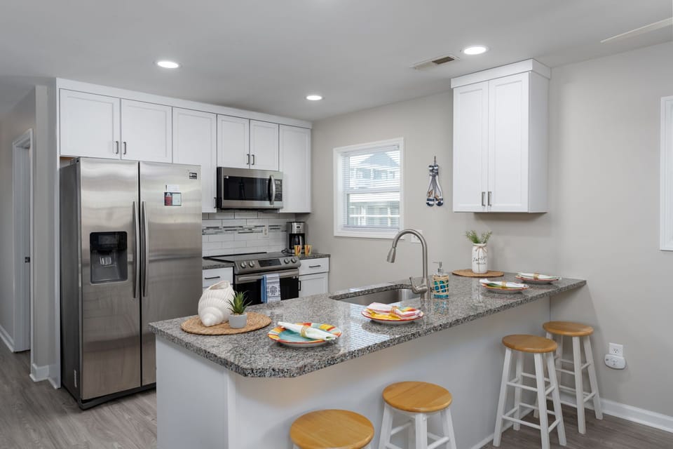 Full kitchen on the main floor
