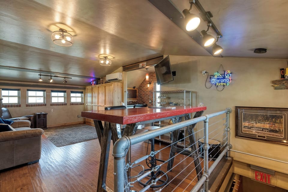 Living Area - Dining