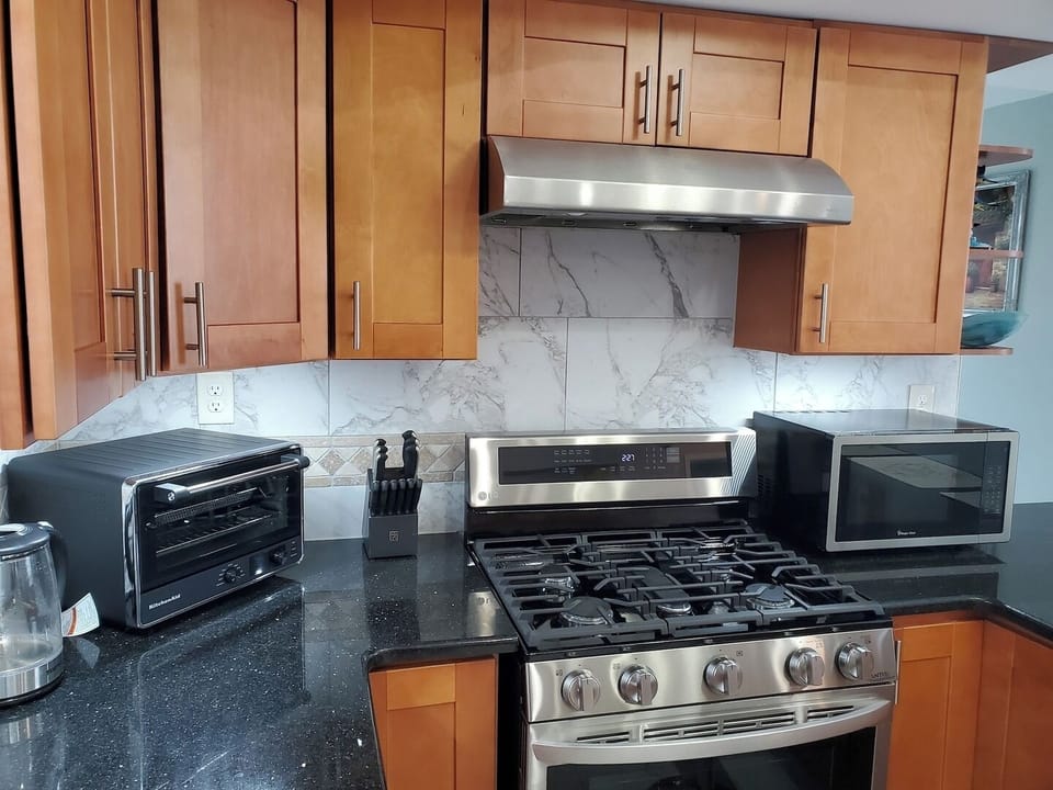 Full Kitchen featuring New Appliances