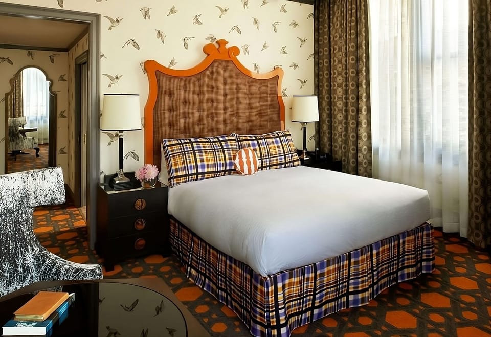 Unit with 1 King size bed. Exact unit will be assigned upon arrival. Views, colors and decor may vary.