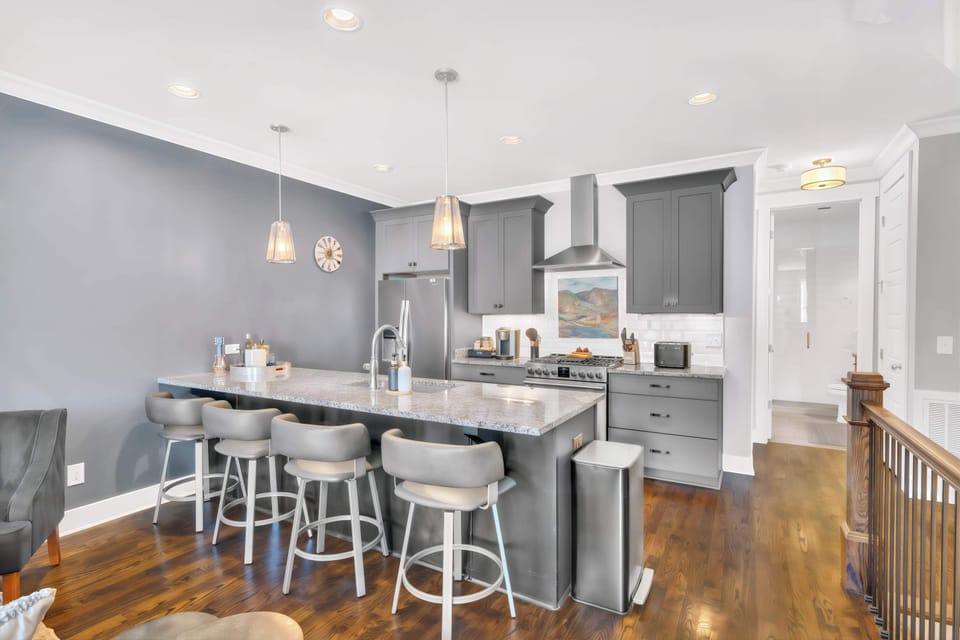 Step into this chic kitchen, ideal for your Nashville getaway! With stunning finishes and spacious seating, it’s perfect for cooking and gathering with friends or family. Enjoy luxury and elegance for an unforgettable stay in Music City!