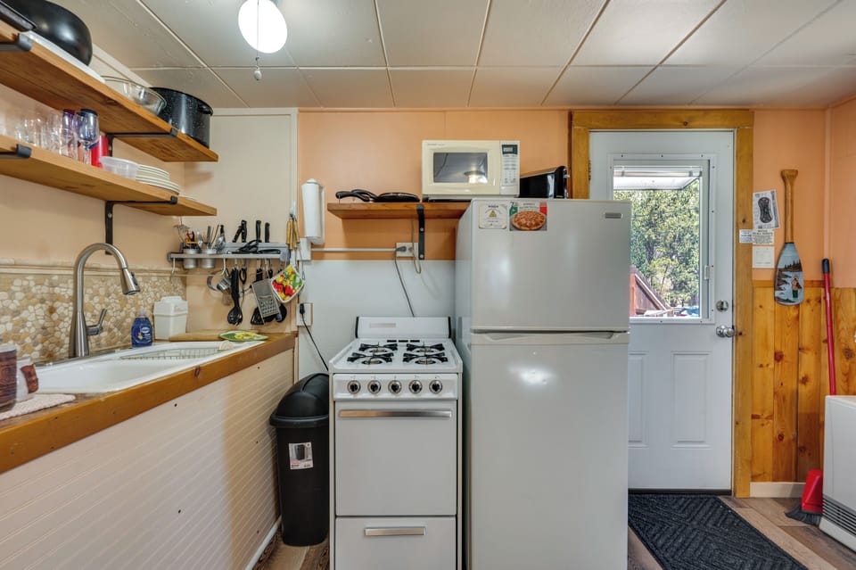Kitchenette | Drip Coffee Maker | Electric Stove (Gas No Longer Available)
