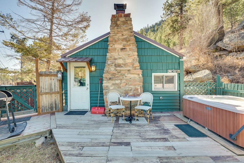 Private Deck | Hot Tub | Smoker