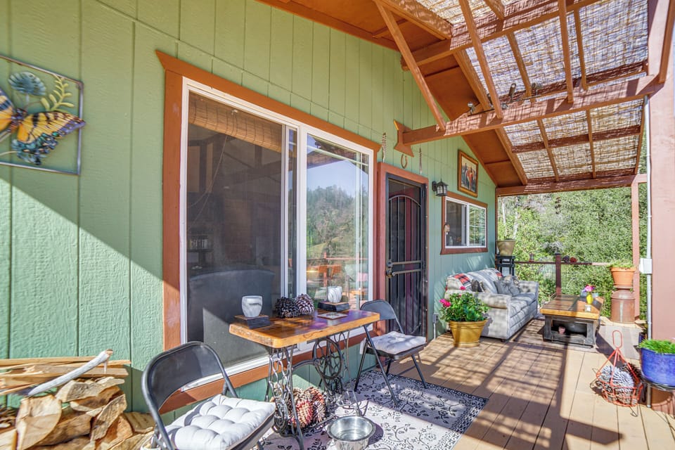 Deck | Outdoor Seating | Mountain View