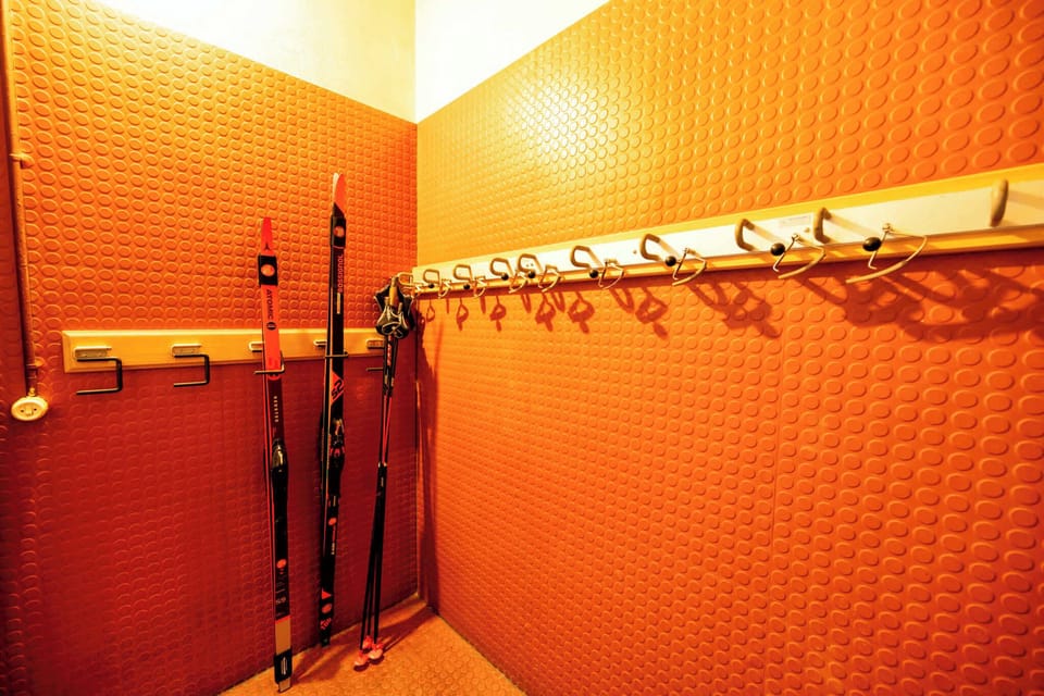 Ski storage room 