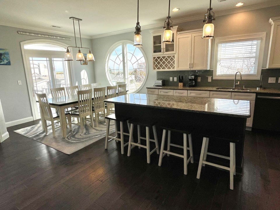 430 28th Dining Area