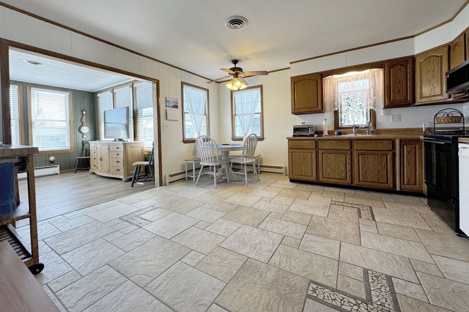 38345 Maple Lane, Keenwik