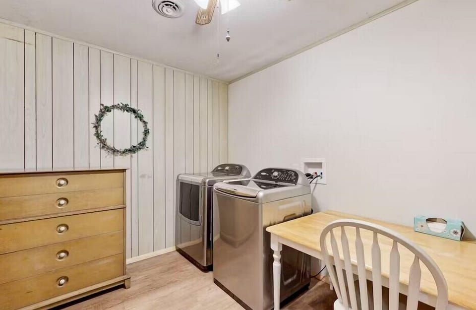 38345 Maple Lane, Keen-wik on the Bay - Large laundry room