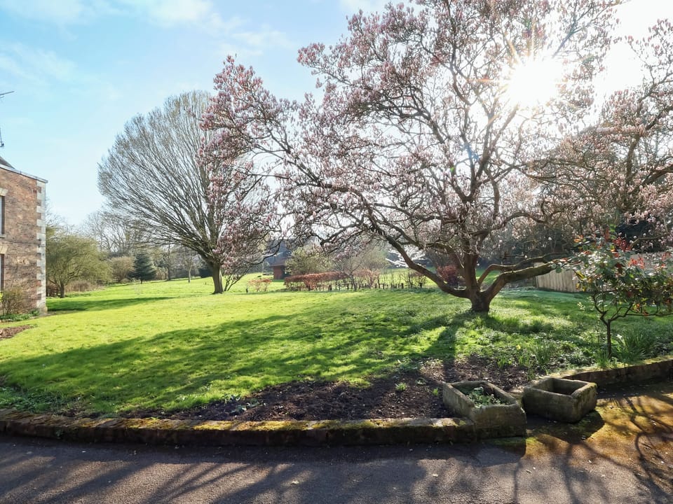 Garden and grounds | Little Cottage - Little Court Cottages, Gloucester