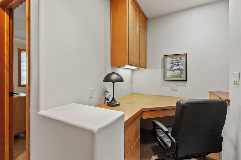 Hallway workstation