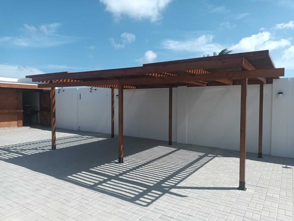Private pool (day photo)