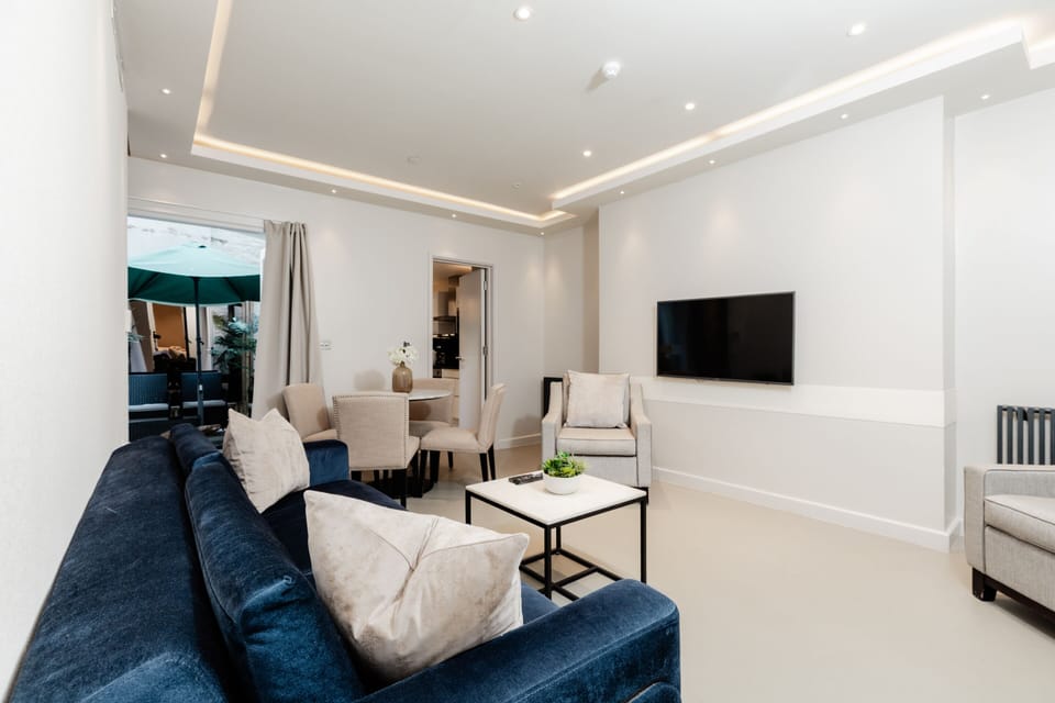 Living Room / Lounge