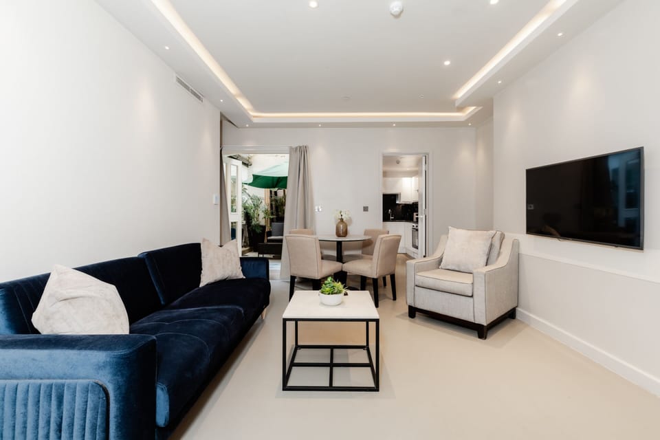 Living Room / Lounge