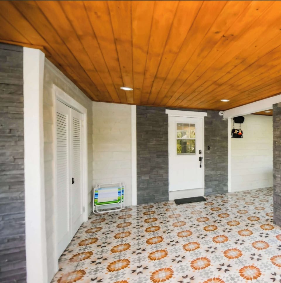 Front entrance with washer/dryer and storage to the left