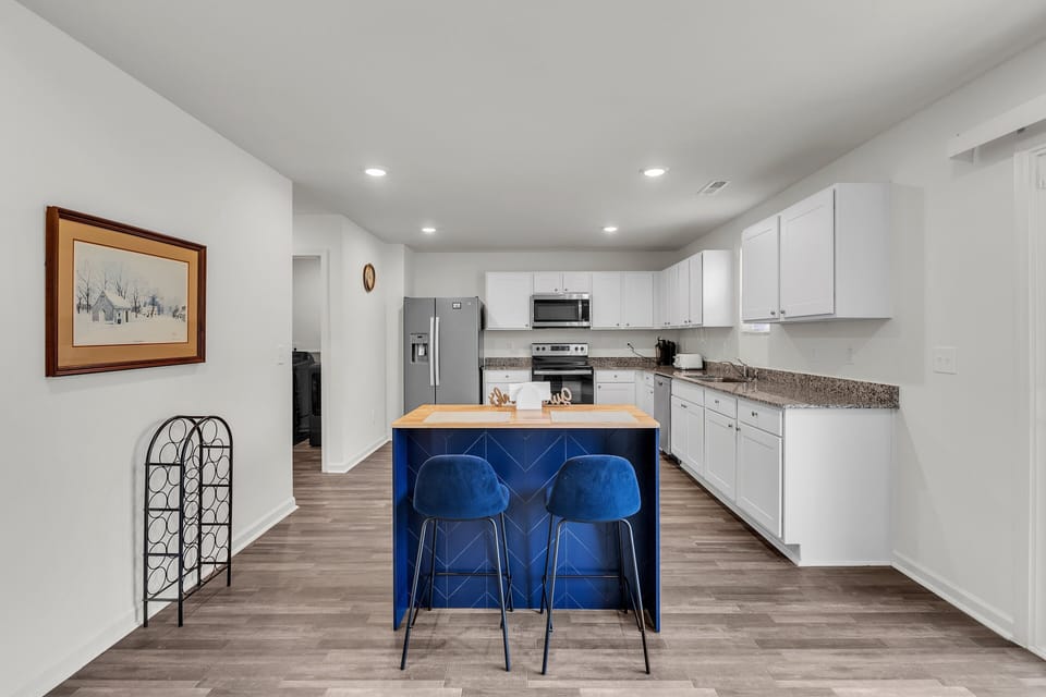 Indoors, Floor, Architecture, Building, Dining Room