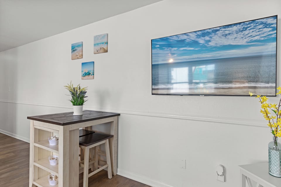 Grab a quick bite to eat before hitting the Beach!