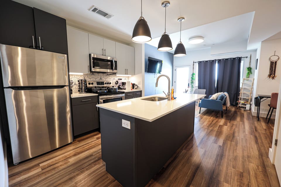 Fully equipped for your inner chef! From morning coffee to midnight snacks, this modern kitchen features all the essentials