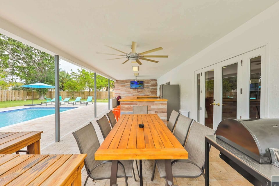Outdoor dining