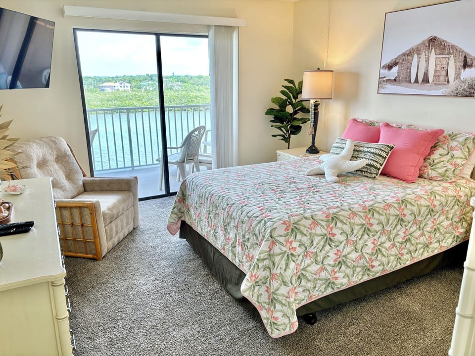 Bedroom 1 includes a king bed, Smart TV, and balcony access. 
