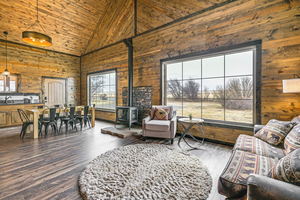 Living Room | Gas Fireplace | Free WiFi | 1st Floor