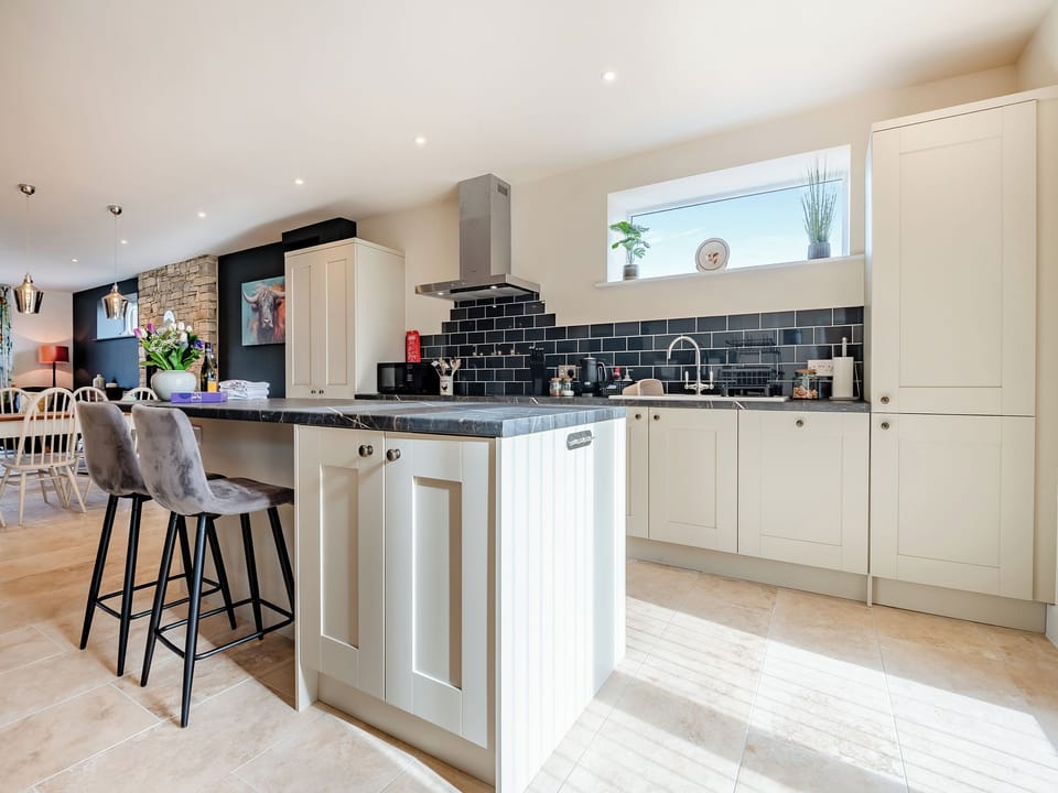 Kitchen | Old Barn 2 - Bedborough Farm Cottages, Wimborne