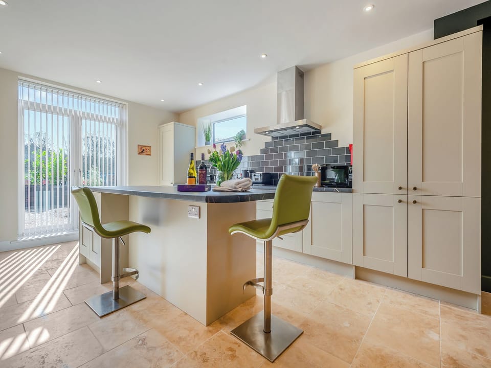 Kitchen | Old Barn 1 - Bedborough Farm Cottages, Wimborne