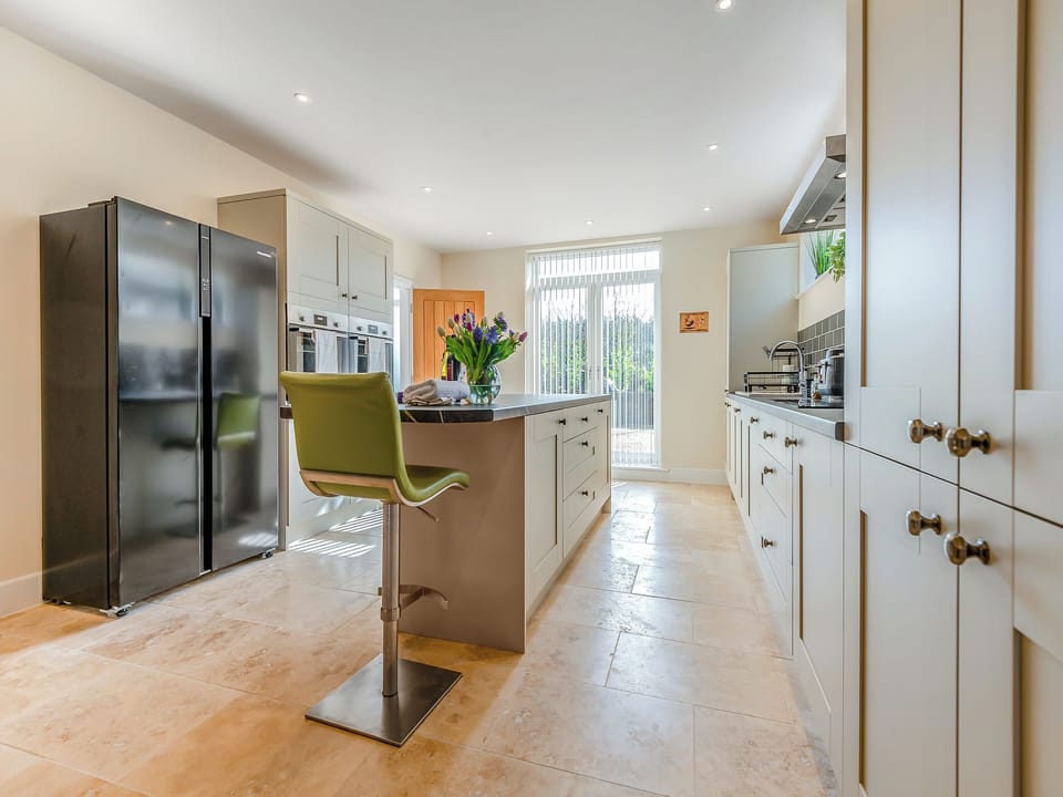 Kitchen | Old Barn 1 - Bedborough Farm Cottages, Wimborne