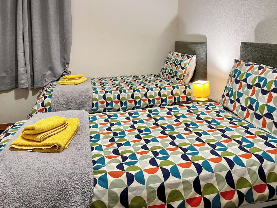 Twin bedroom | Burnside Place, Cellardyke, near Anstruther