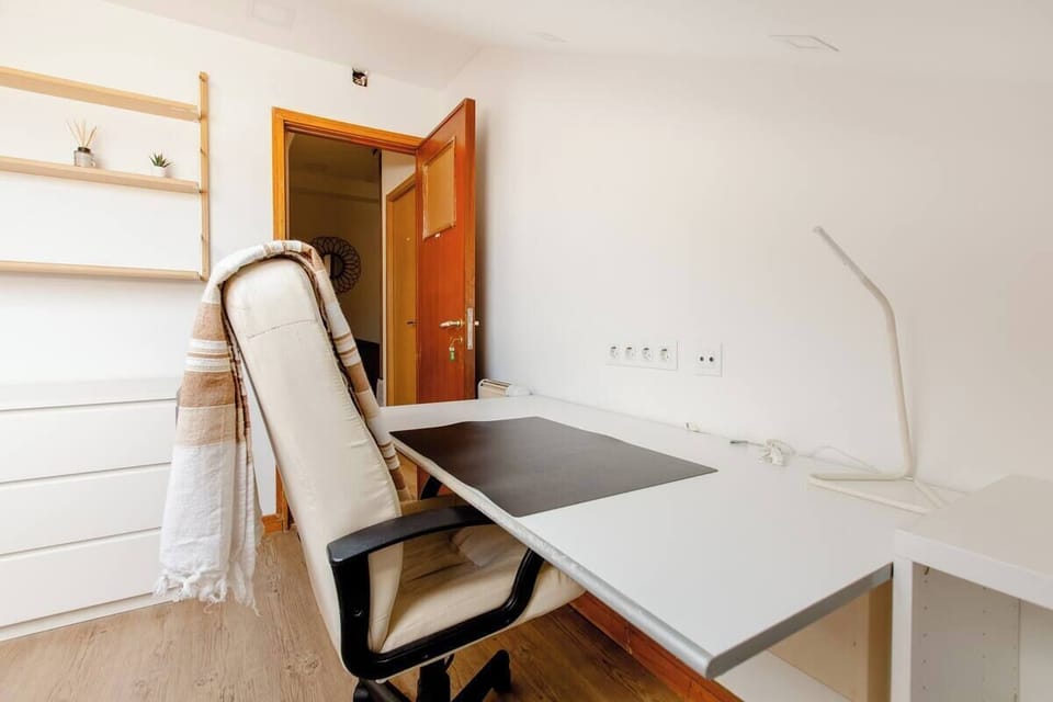 Large Work/Study Desk & Comfortable Chair